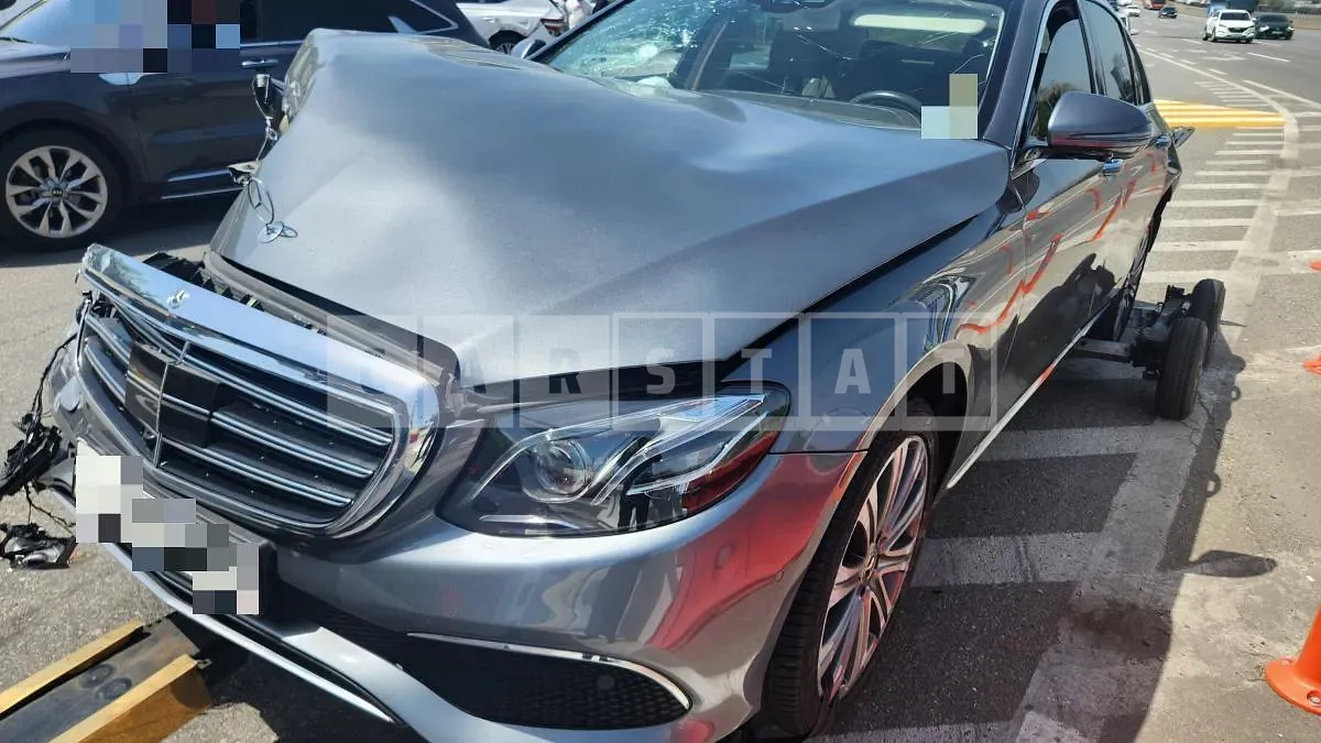Photo 2 of 25: 2018 Mercedes-Benz E400 4Matic — Korean insurance auction