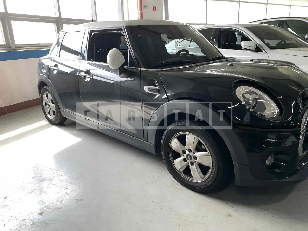 Photo 2 of 10: 2017 MINI Cooper D Five-Door, VIN WMWXT3102H2F99294 — Korean insurance auction