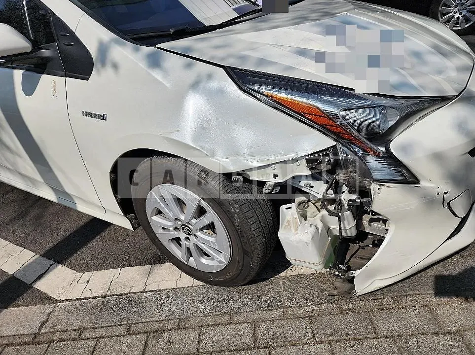 Photo 2 of 7: 2018 Toyota Prius, VIN JTDKBRFUXJ3081185 — Korean insurance auction