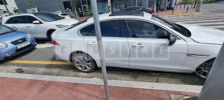 Photo 2 of 23: 2017 Jaguar XF 20d, VIN SAJBA4BN7HCY44862 — Korean insurance auction