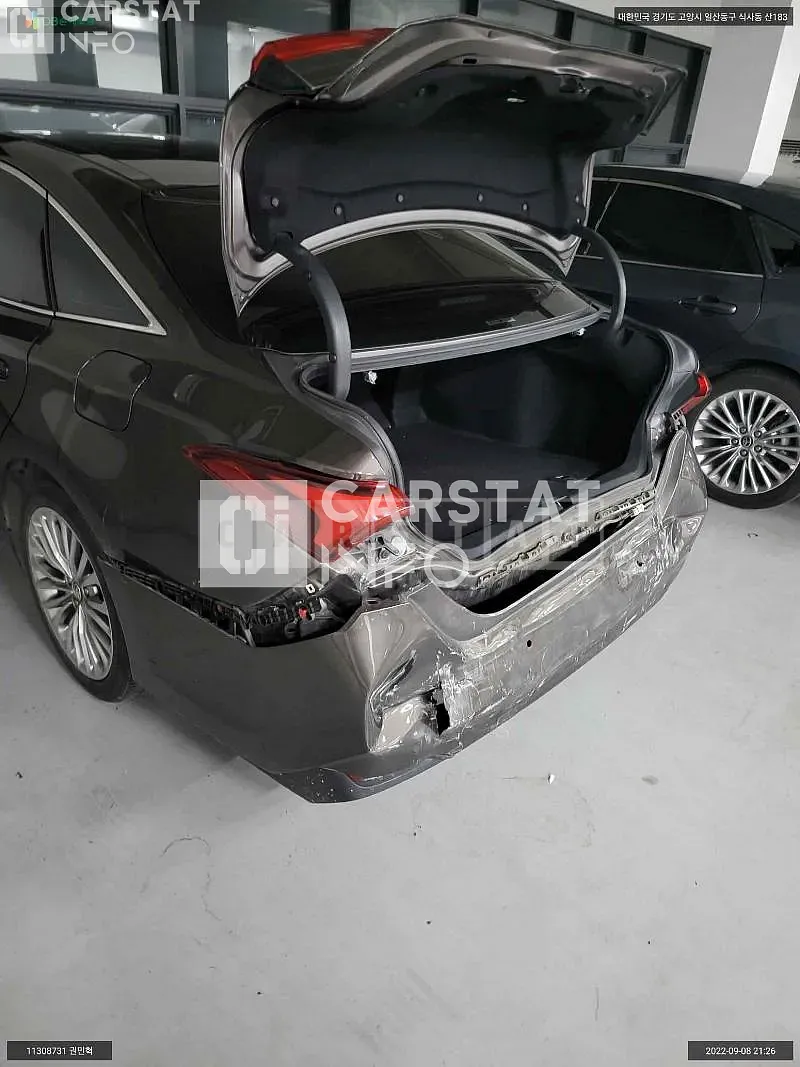 Photo 2 of 10: 2018 Toyota Avalon Hybrid, VIN 4T1B21FB9KU005450 — Korean insurance auction