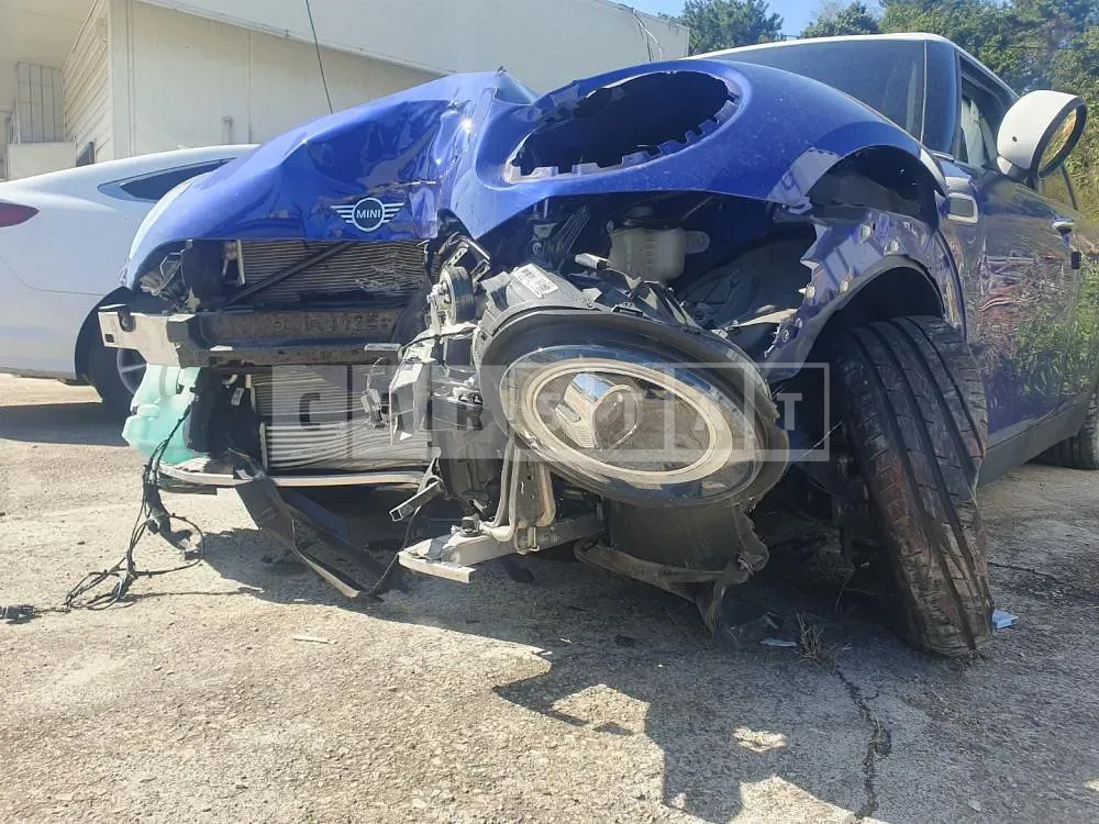 Photo 2 of 14: 2020 MINI Cooper Clubman, VIN WMWXJ3103L2M33040 — Korean insurance auction