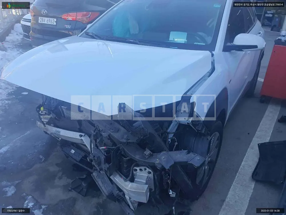 Photo 2 of 7: 2019 Hyundai Kona Electric, VIN KMHK381GFKU025933 — Korean insurance auction