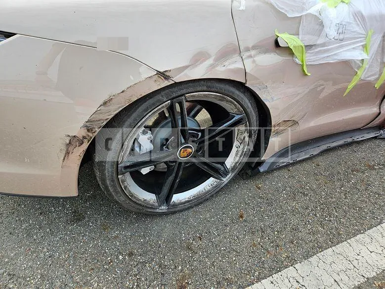 Photo 2 of 34: 2023 Porsche Taycan GTS (5-Seater) — Korean insurance auction