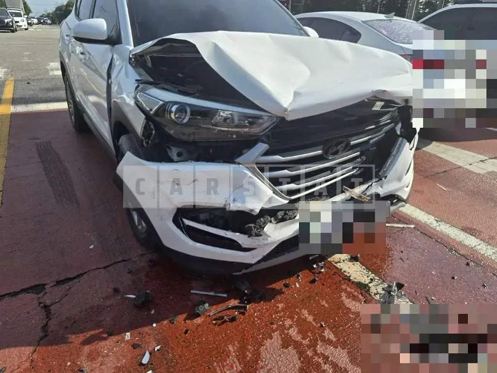 Photo 2 of 6: 2017 Hyundai Tucson TL — Korean insurance auction