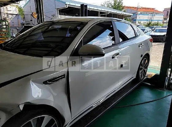 Photo 2 of 25: 2016 Kia K5, VIN KNAGU411BGA003526 — Korean insurance auction