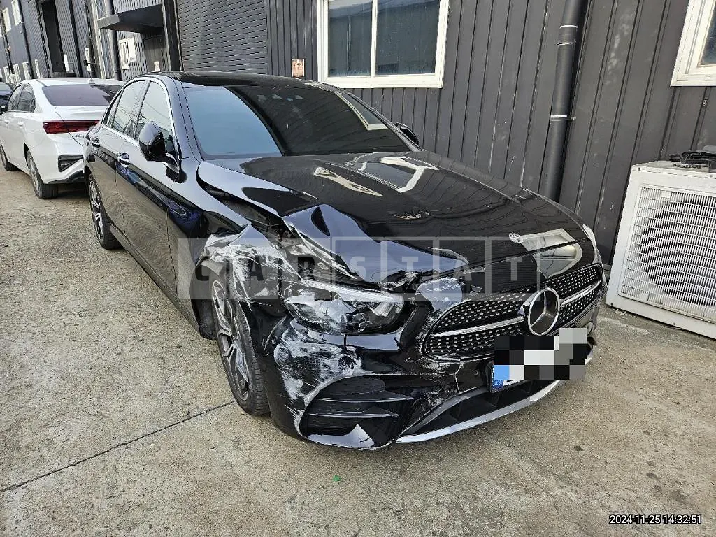Photo 2 of 19: 2020 Mercedes-Benz E220 d 4Matic — Korean insurance auction