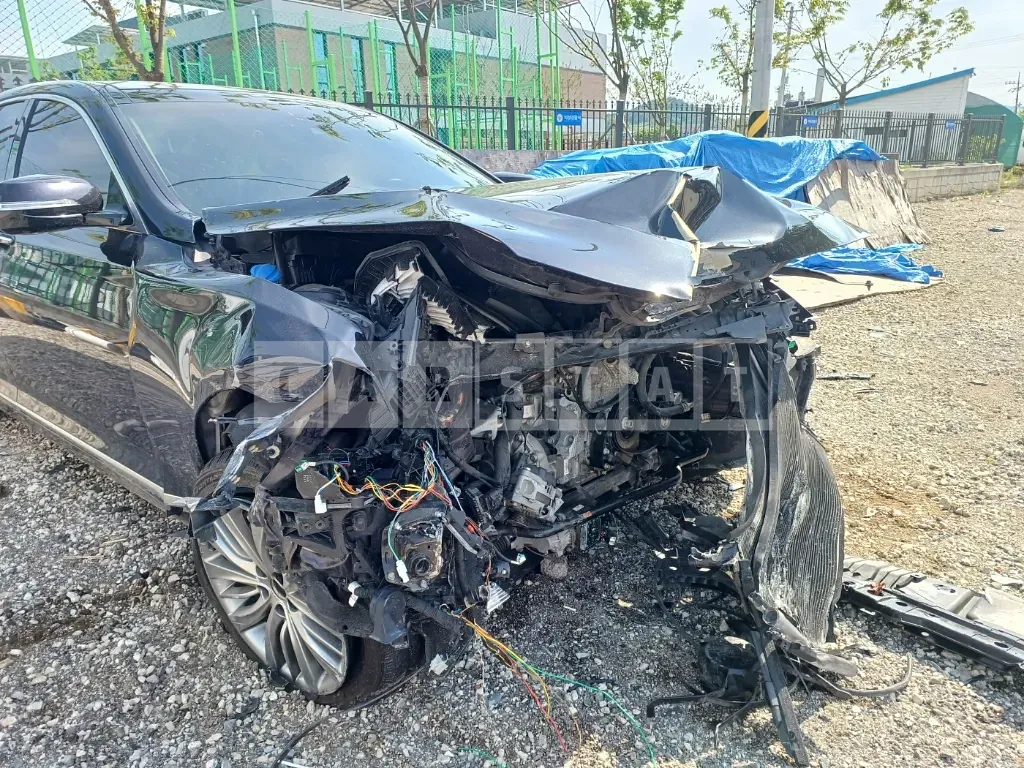 Photo 2 of 9: 2016 Genesis 3.8 — Korean insurance auction