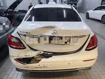 Photo 1 of 28: 2020 Mercedes-Benz E220 d — Korean insurance auction