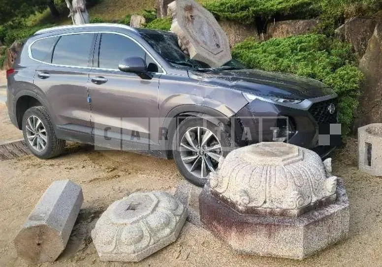 Photo 3 of 3: 2018 Hyundai Santa Fe TM — Korean insurance auction