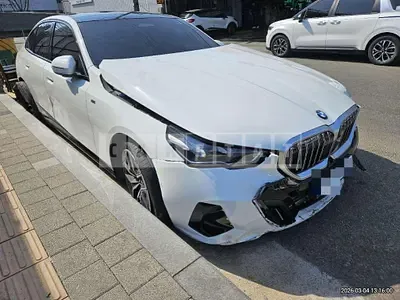 Photo 1 of 28: 2025 BMW 520i — Korean insurance auction