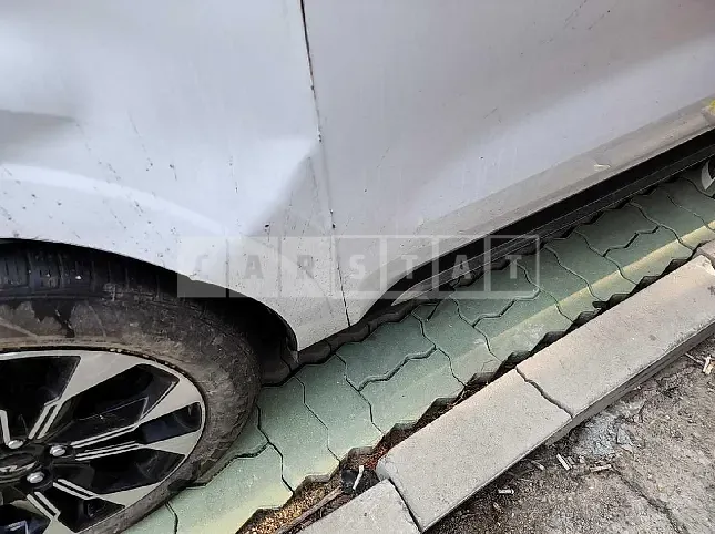 Photo 2 of 32: 2021 Kia Carnival, VIN KNANE813BMS021178 — Korean insurance auction