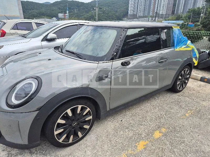 Photo 2 of 22: 2021 MINI Cooper S — Korean insurance auction