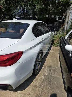Photo 2 of 9: 2017 BMW 530i — Korean insurance auction