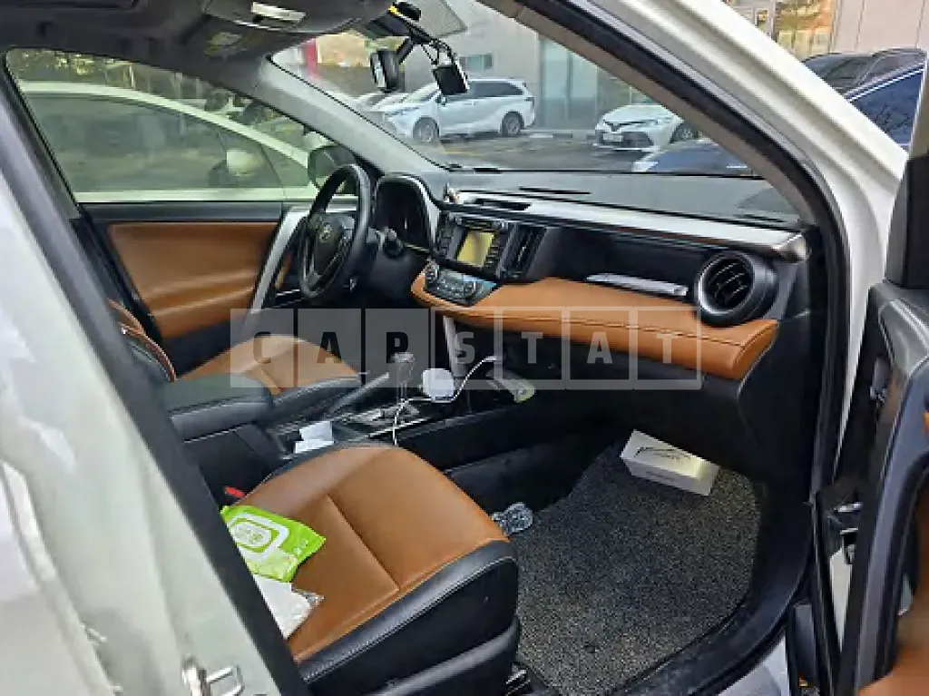 Photo 2 of 15: 2016 Toyota RAV4 2WD — Korean insurance auction