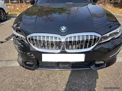 Photo 1 of 39: 2021 BMW 320i — Korean insurance auction