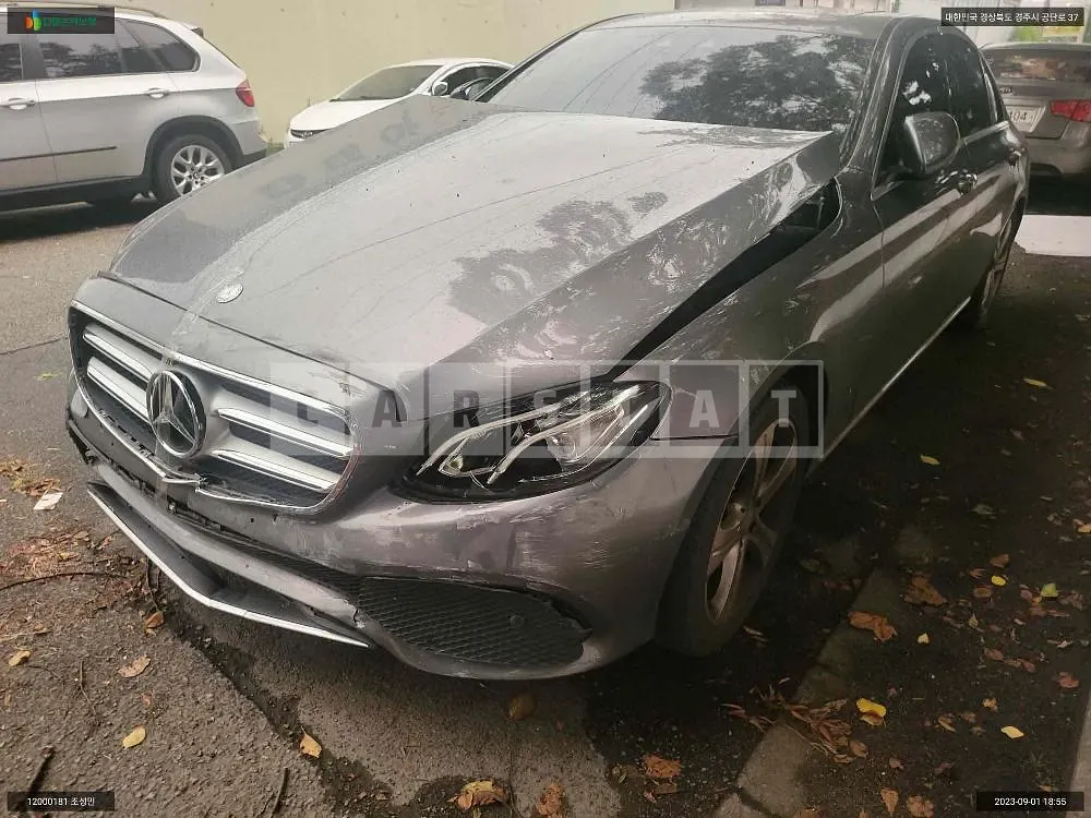 Photo 2 of 15: 2017 Mercedes-Benz E200, VIN WDDZF4CB6HA128801 — Korean insurance auction