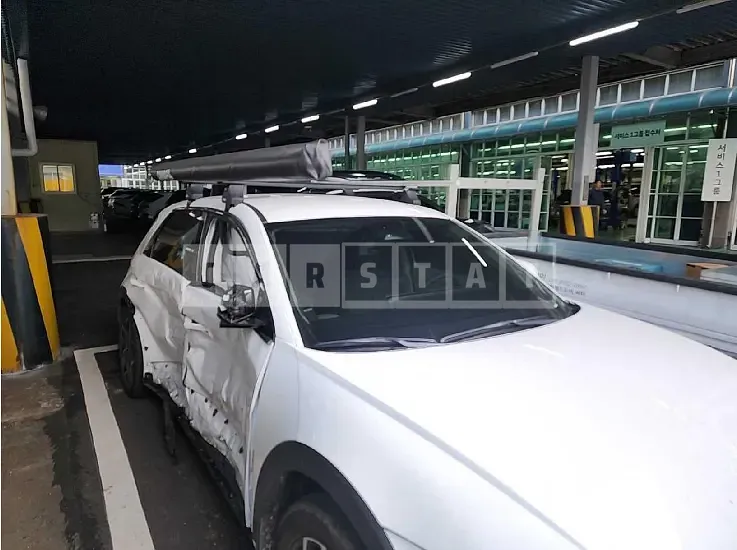 Photo 2 of 8: 2022 Hyundai Modern Ionic 5, VIN KMHKN81AFNU015543 — Korean insurance auction