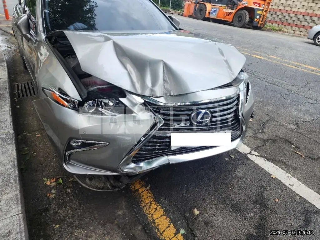Photo 2 of 15: 2017 Lexus ES300h — Korean insurance auction