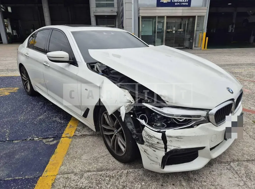 Photo 2 of 13: 2017 BMW 520d — Korean insurance auction