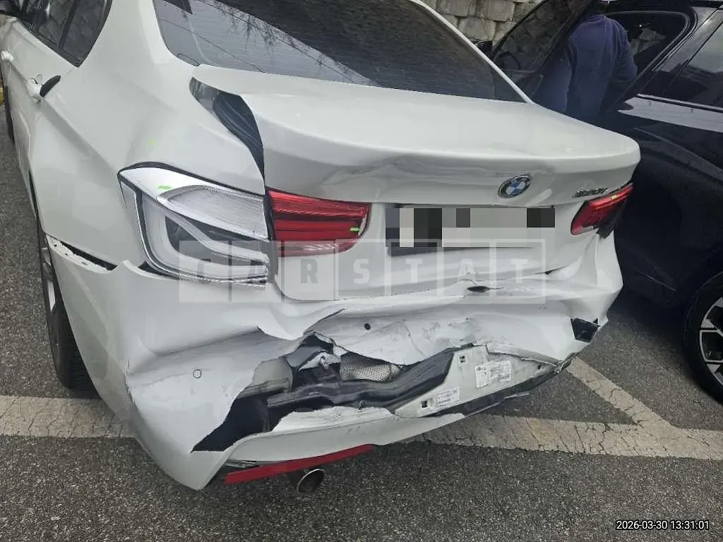 Photo 2 of 11: 2016 BMW 320i — Korean insurance auction
