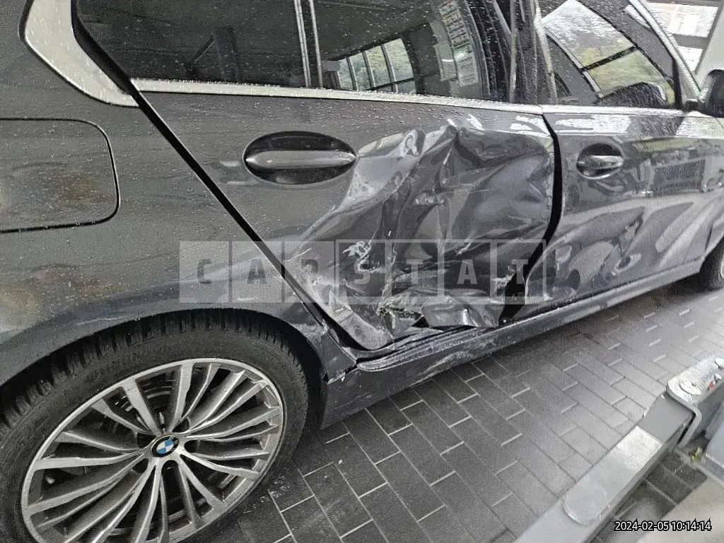 Photo 2 of 18: 2021 BMW 320d, VIN WBA5V5109MFK05531 — Korean insurance auction