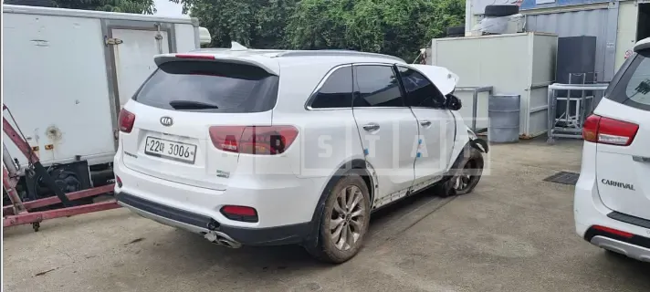 Photo 2 of 10: 2018 Kia Sorento, VIN KNAPH81BDJA439480 — Korean insurance auction