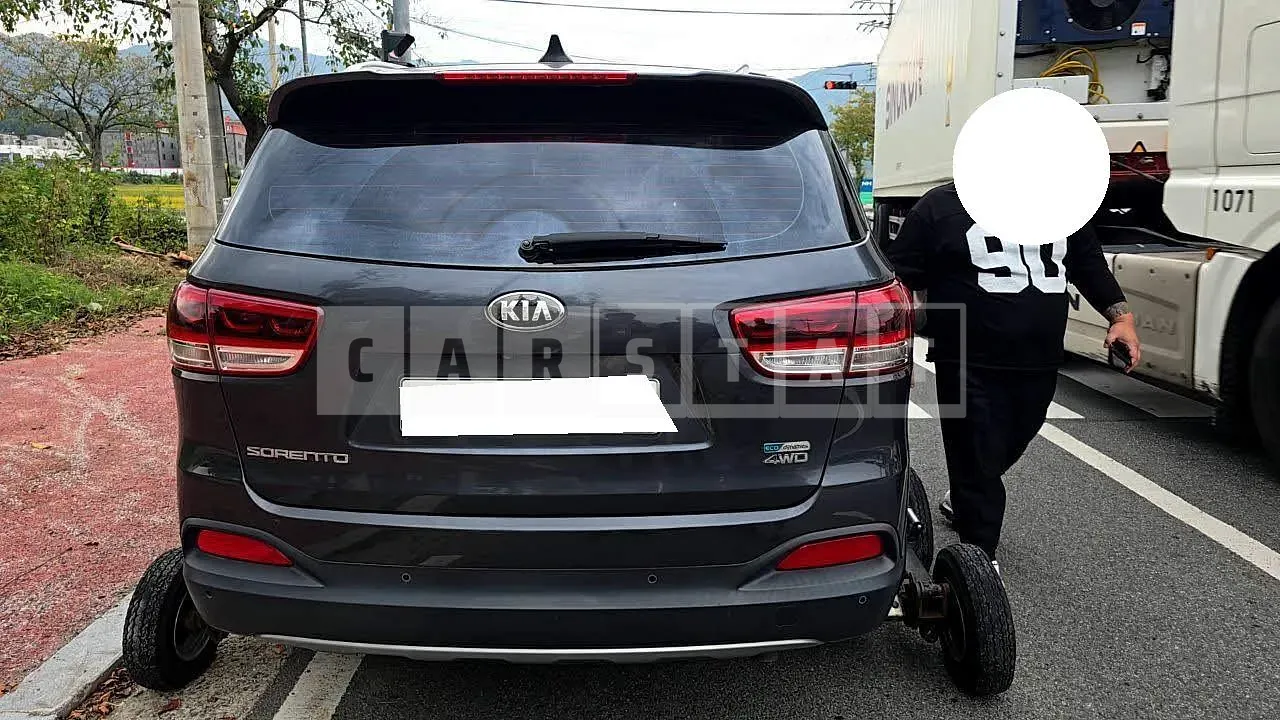 Photo 2 of 13: 2015 Kia Sorento, VIN KNAPS81ADFA102311 — Korean insurance auction