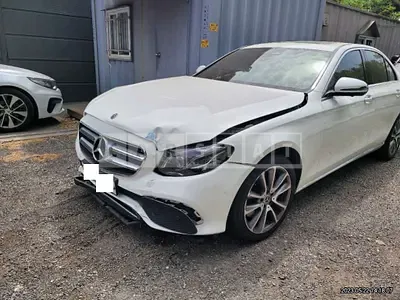 Photo 1 of 16: 2019 Mercedes-Benz E300 4Matic, VIN WDDZF4KB1KA658828 — Korean insurance auction