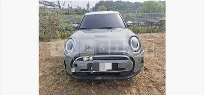 Photo 1 of 13: 2022 MINI Cooper Five-Door — Korean insurance auction