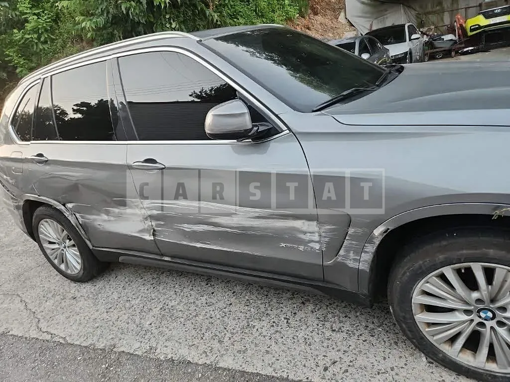Photo 2 of 18: 2017 BMW X5 xDrive30d, VIN WBAKS4104H0R90782 — Korean insurance auction