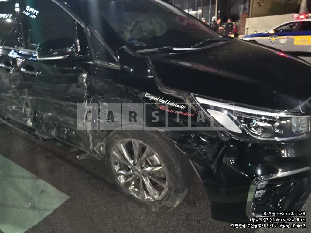 Photo 2 of 15: 2020 Kia Carnival — Korean insurance auction