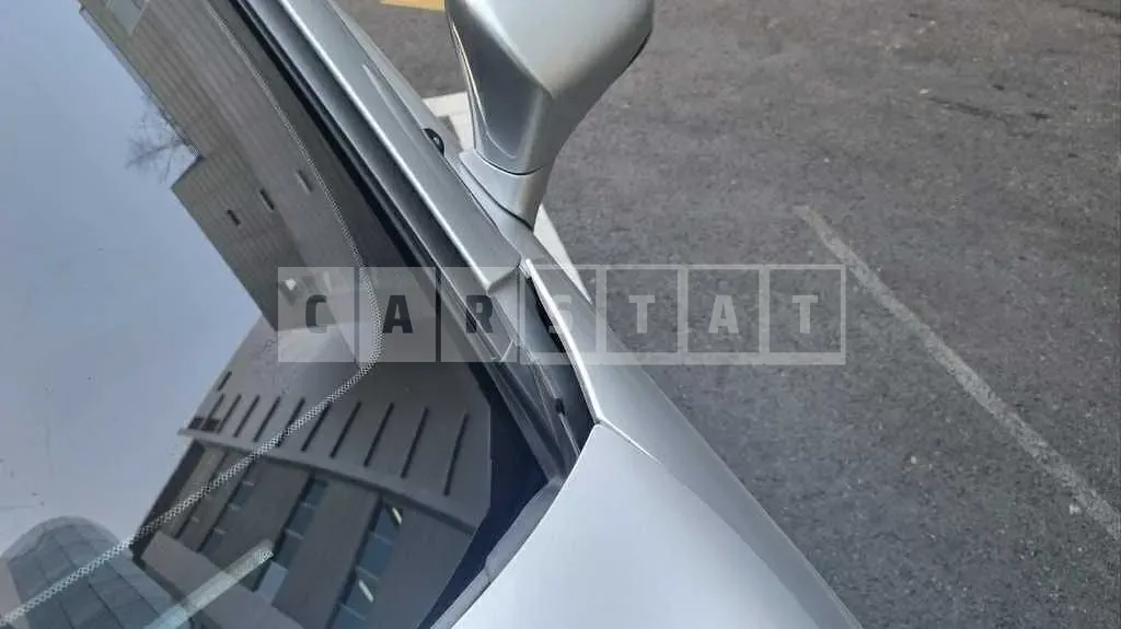 Photo 2 of 9: 2017 Lexus ES300h, VIN JTHBW1GG4H2154323 — Korean insurance auction