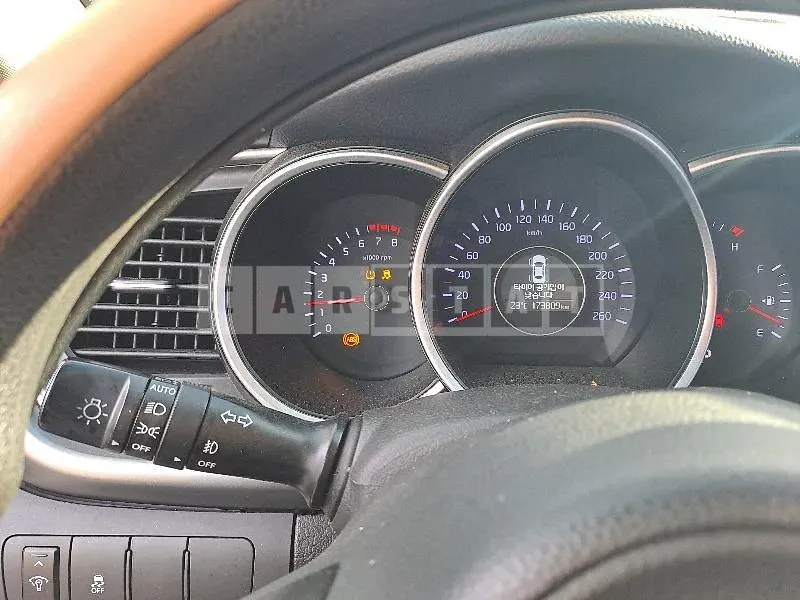 Photo 2 of 9: 2015 Kia K5 2.0 — Korean insurance auction