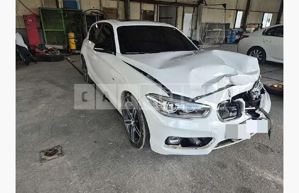 Photo 2 of 21: 2017 BMW 118d — Korean insurance auction