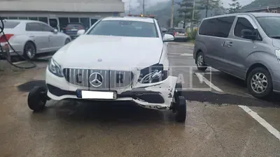 Photo 1 of 9: 2016 Mercedes-Benz E200, VIN WDDZF4CB8HA120019 — Korean insurance auction