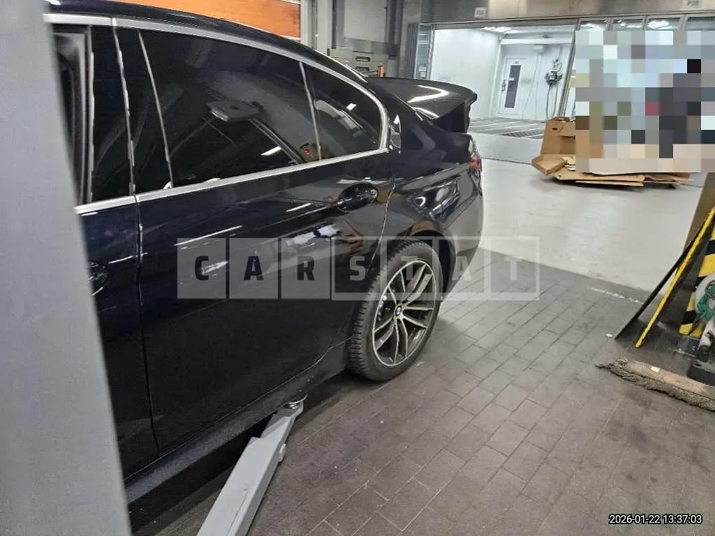 Photo 2 of 16: 2022 BMW 520i — Korean insurance auction