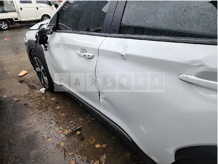 Photo 2 of 21: 2018 Hyundai Kona, VIN KMHK7815GJU015197 — Korean insurance auction