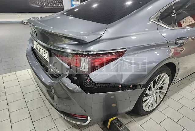 Photo 2 of 12: 2020 Lexus ES300h, VIN JTHB21B11L2105863 — Korean insurance auction