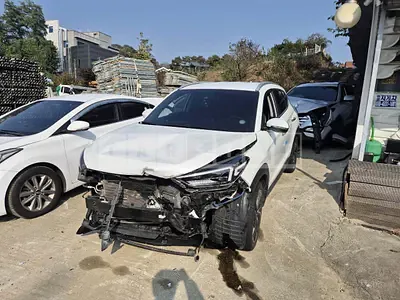 Photo 1 of 13: 2020 Hyundai Tucson, VIN KMHJ5812GLU282152 — Korean insurance auction
