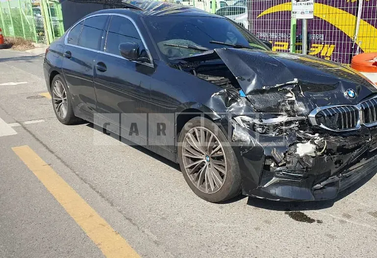 Photo 2 of 17: 2020 BMW 320d, VIN WBA5V5108LFJ85576 — Korean insurance auction