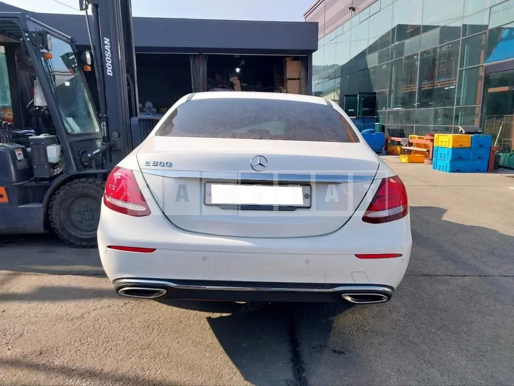 Photo 2 of 3: 2022 Mercedes-Benz E Class, VIN WDDZF4CBXJA353941 — Korean insurance auction