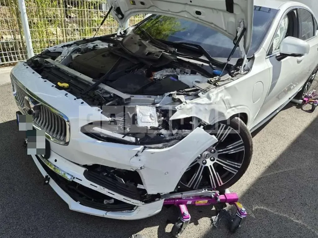 Photo 2 of 47: 2024 Volvo S90T8 AWD — Korean insurance auction