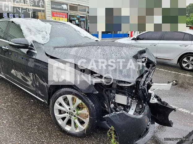 Photo 2 of 40: 2019 Mercedes-Benz E300 4Matic — Korean insurance auction