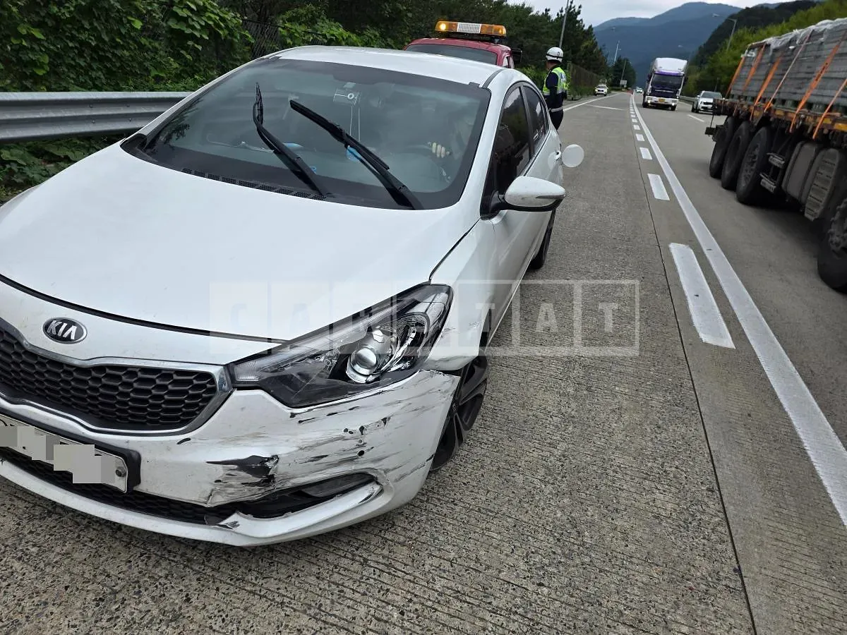 Photo 2 of 10: 2015 Kia Kz — Korean insurance auction