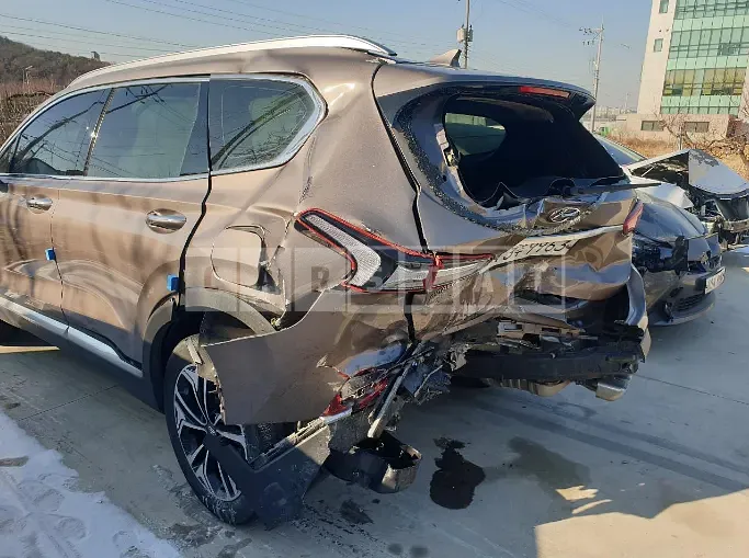 Photo 2 of 4: 2020 Hyundai Santa Fe, VIN KMHS381BBLU215576 — Korean insurance auction