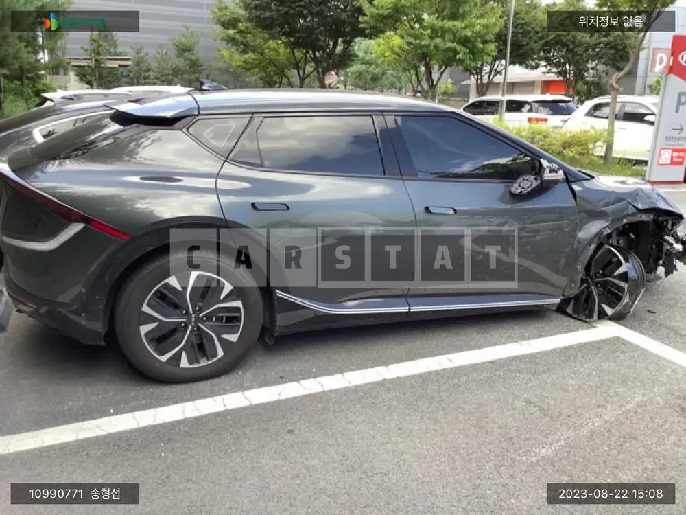 Photo 2 of 23: 2022 Kia EV6, VIN KNAC381CPPA105110 — Korean insurance auction