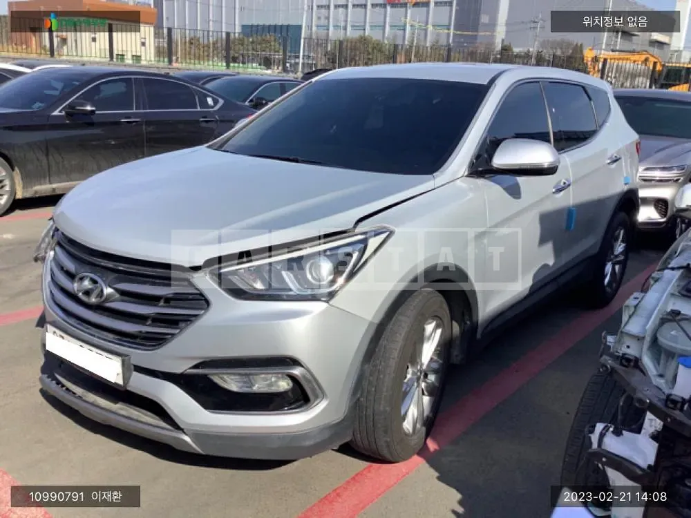 Photo 2 of 9: 2016 Hyundai Santa Fe, VIN KMHSU81UBGU688634 — Korean insurance auction