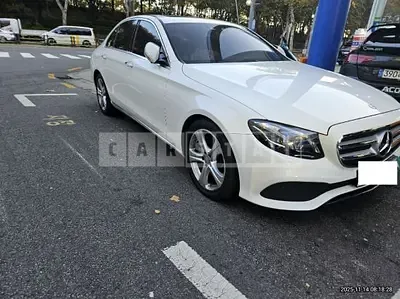 Photo 1 of 48: 2017 Mercedes-Benz E220d — Korean insurance auction