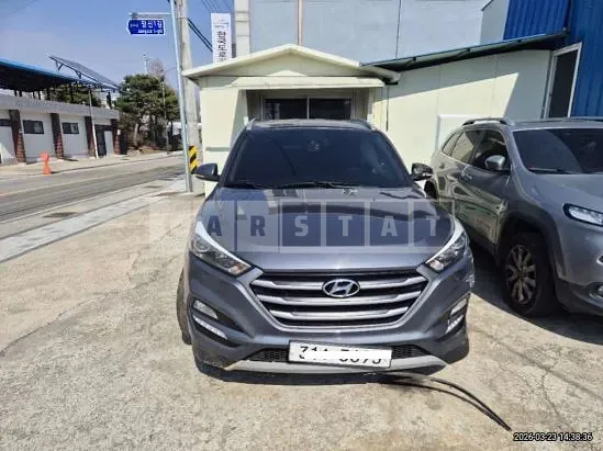 Photo 2 of 13: 2018 Hyundai Tucson, VIN KMHJ381ABJU488972 — Korean insurance auction